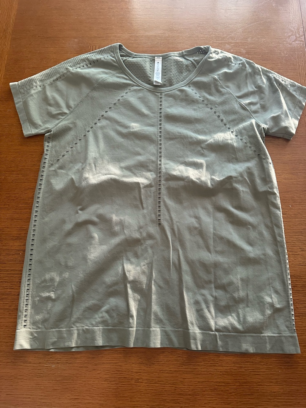 Athleta Short Sleeve foothills Tee in Olive Green